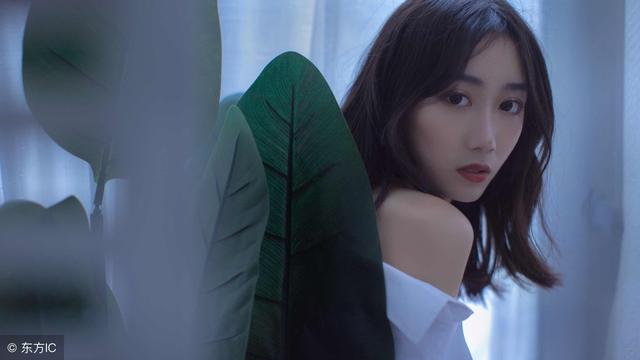 黑帮老大带几十帮人出来打架,黑帮老大带十几人来围攻警察