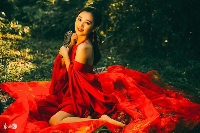 小说：她半夜偷溜下楼离家出走，怎料总裁早有准备，设下密码锁