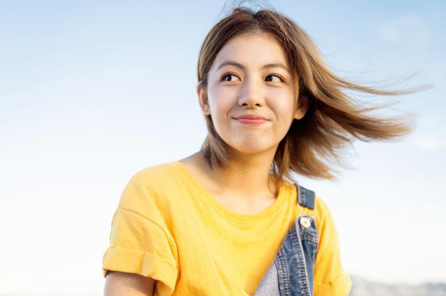 小说：女星羞辱继母是乡巴佬，她发飙骑在女星身上扇耳光：道歉