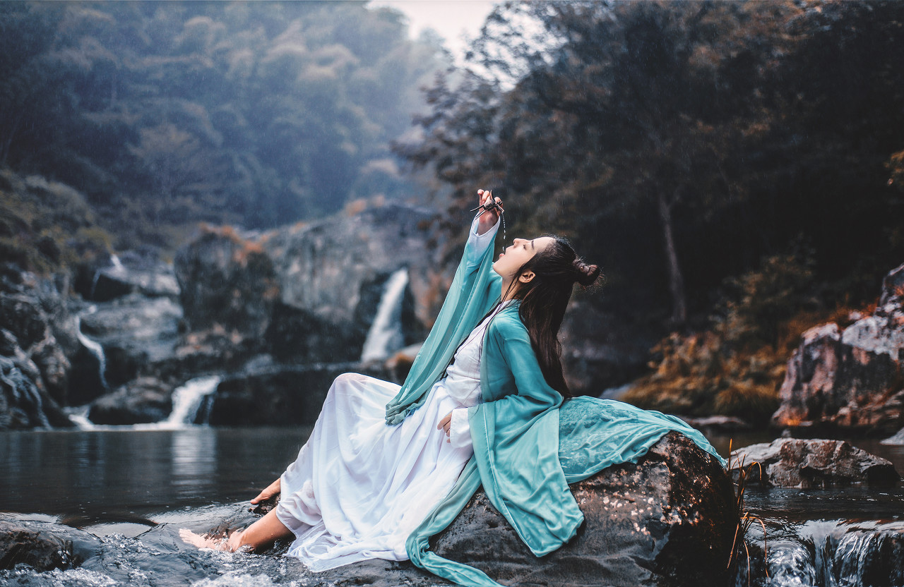 小说：她突破战皇，气势竟然传遍十里，无数人因她倒吸一口凉气