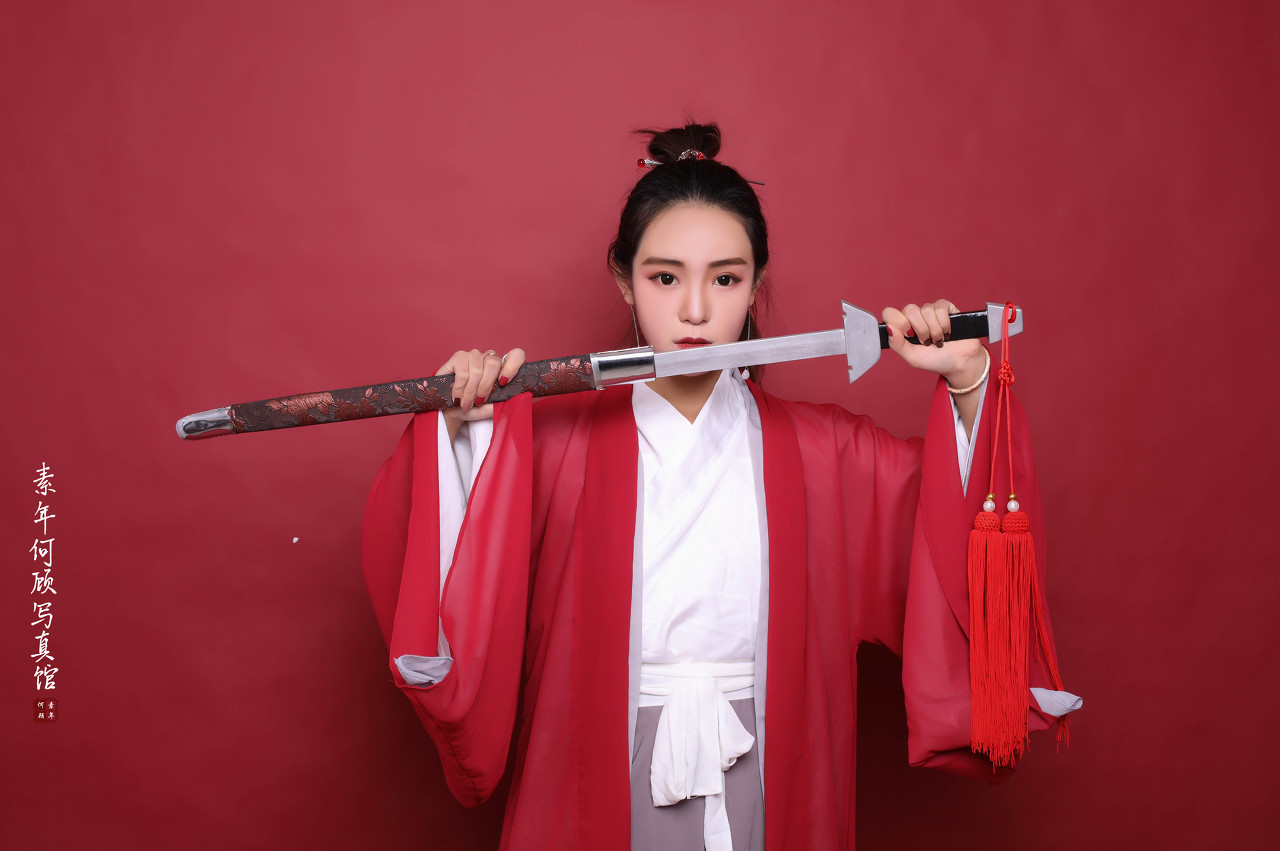 小伙穿越异界竟变得格外抢手,小伙上门拜访的小说