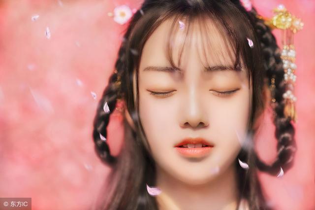 小说：女子嫉妒她穿着自己喜欢的裙子，当下气疯