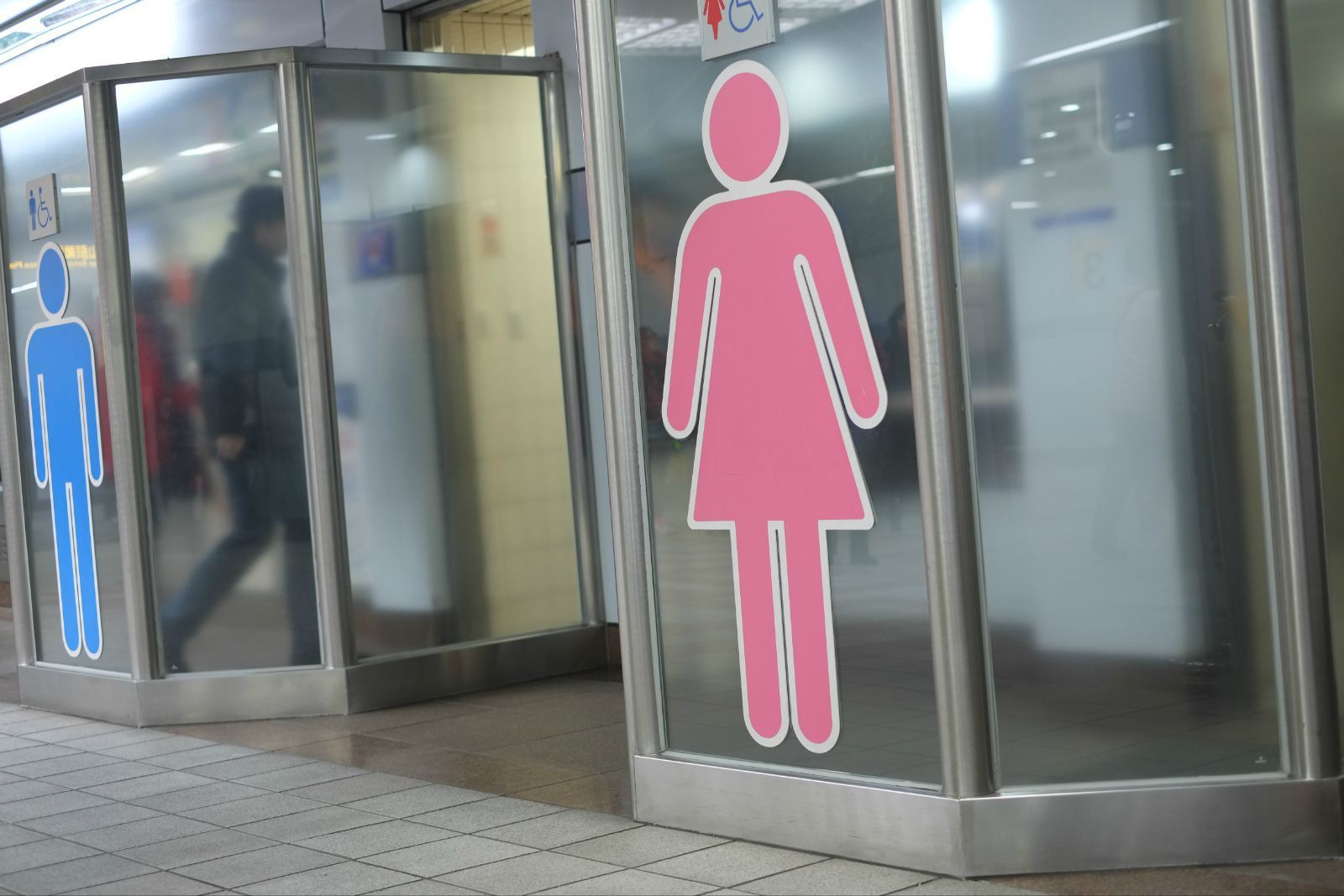 为什么雄性动物会争夺雌性配偶,雄性动物在一起会咋样