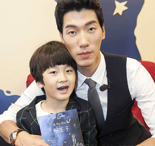 论“大长脸”男星只服这8位，各有特色，有人被调侃像“鞋拔子”