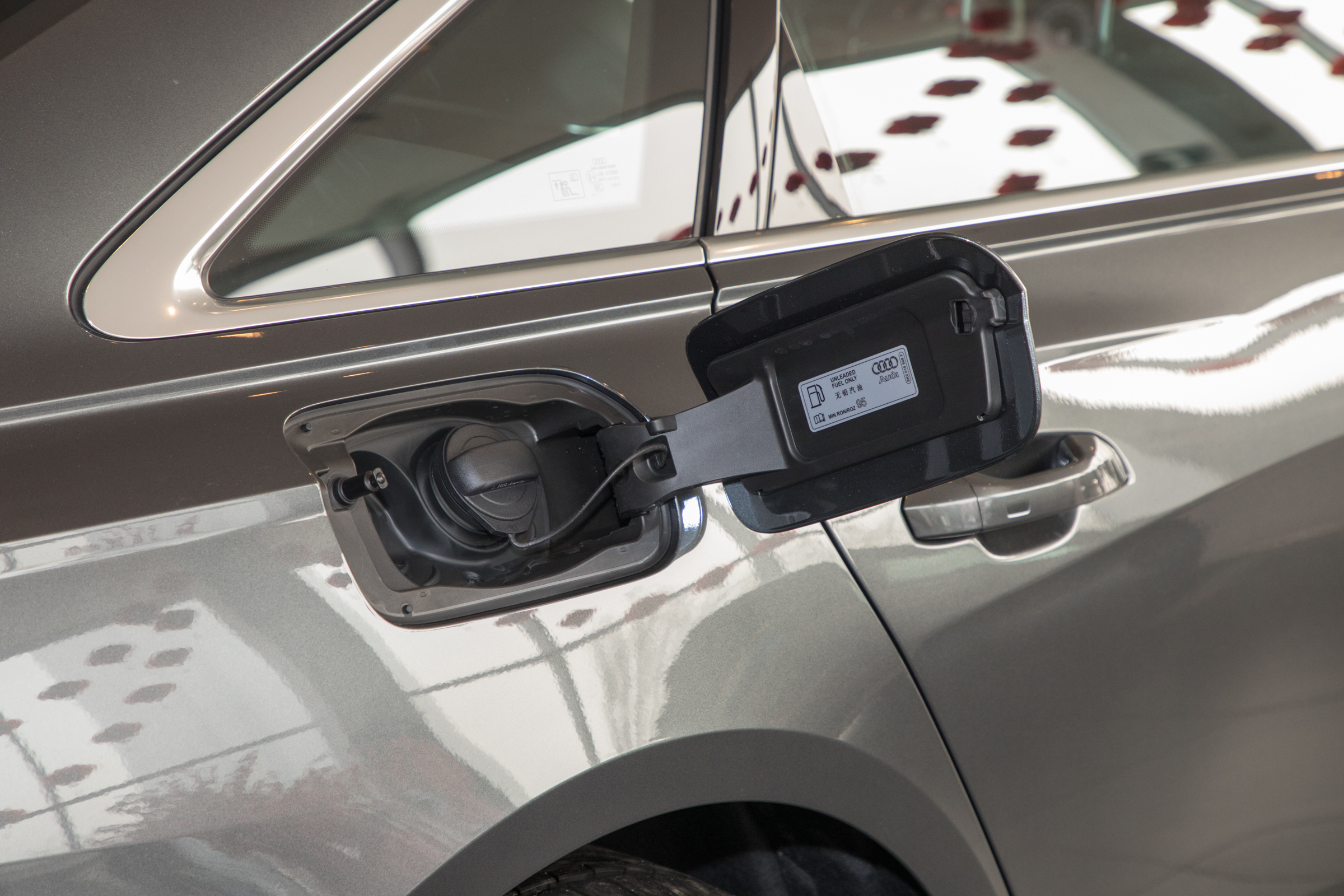 奥迪a6l油箱盖锁不住怎么办,15年奥迪a6l油箱盖怎么打开