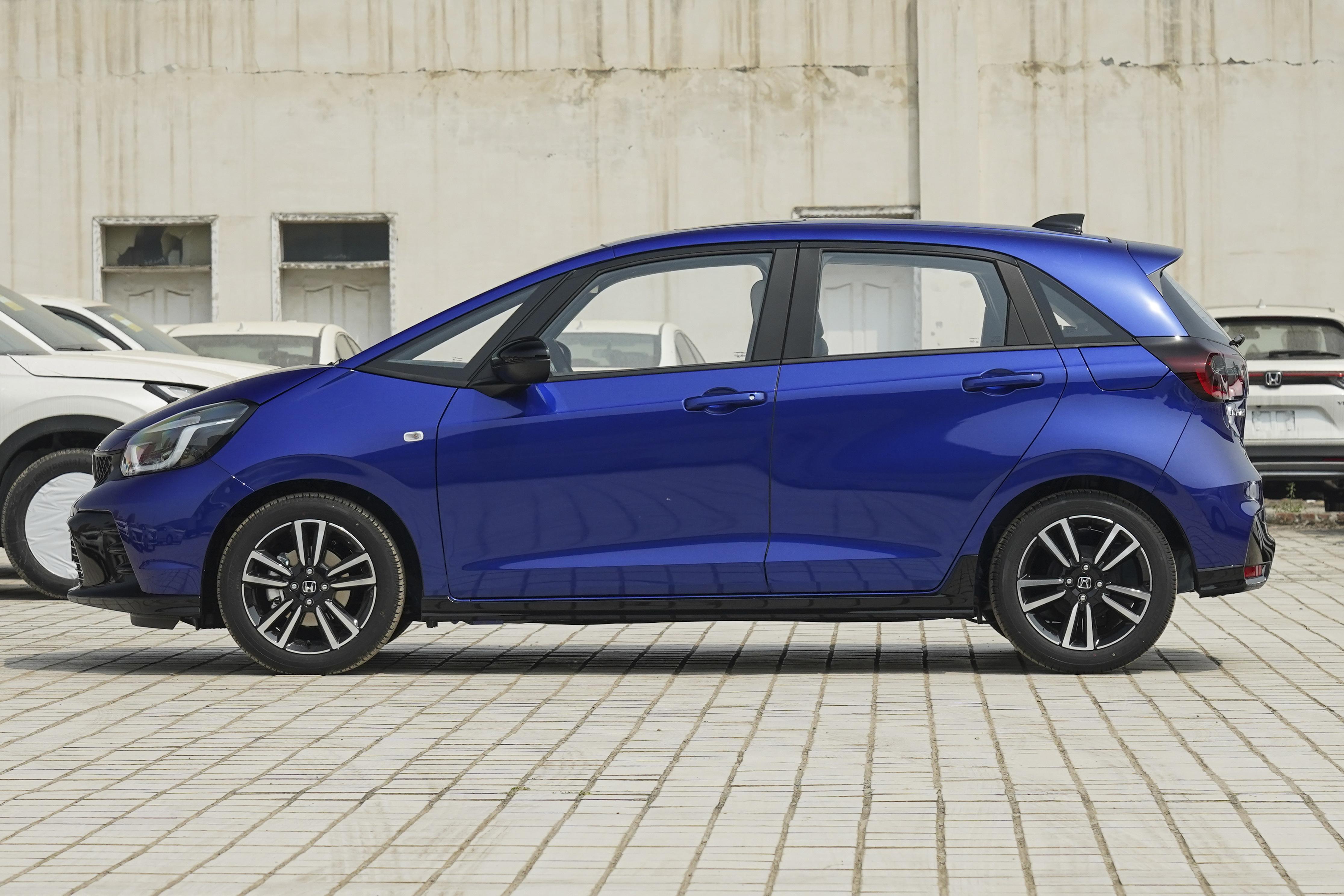 新款飞度上市售8.68万起，提供魔术座椅，动力小幅下调