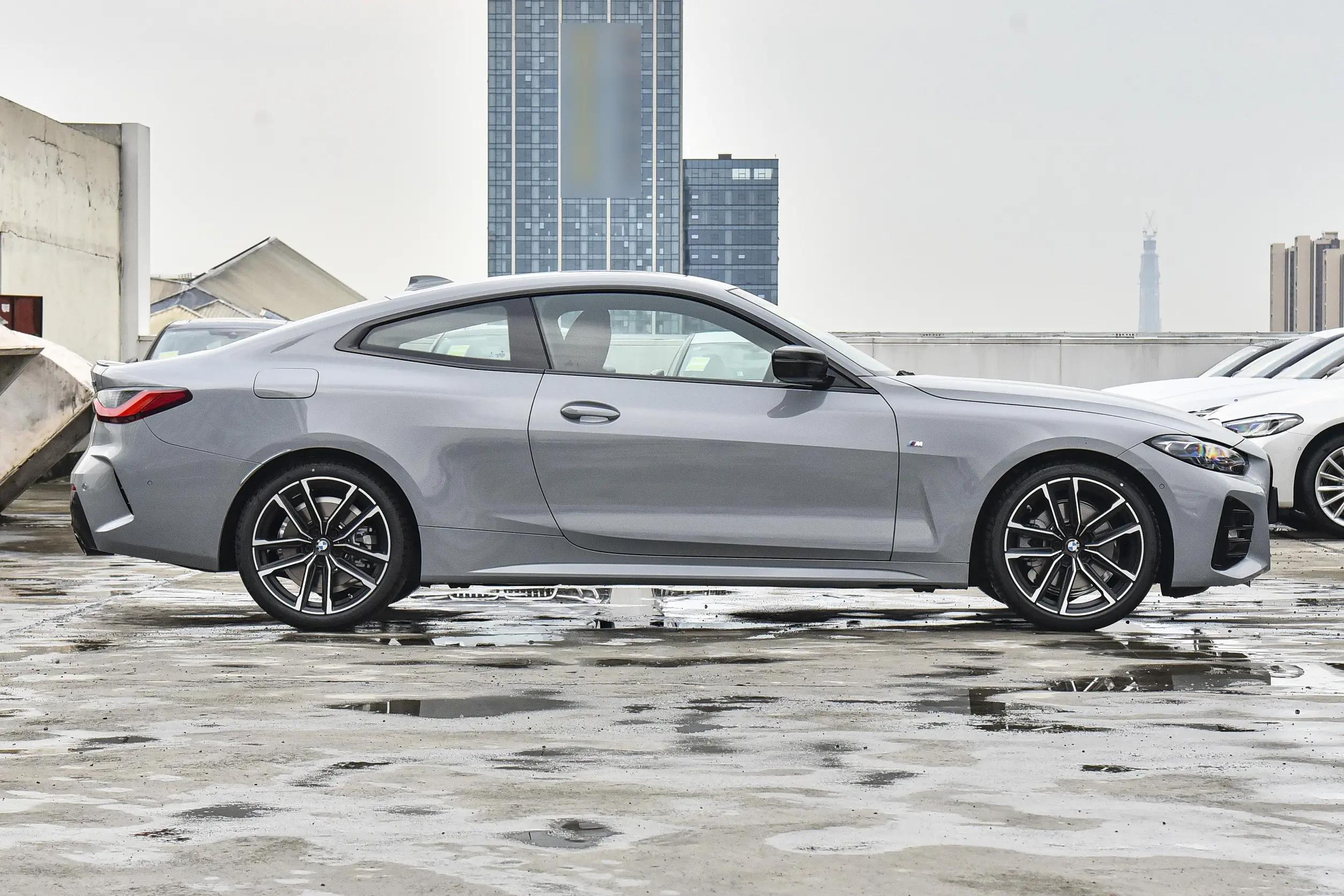 蔚来et5和宝马三系哪个驾驶质感好,蔚来et5对比宝马五系