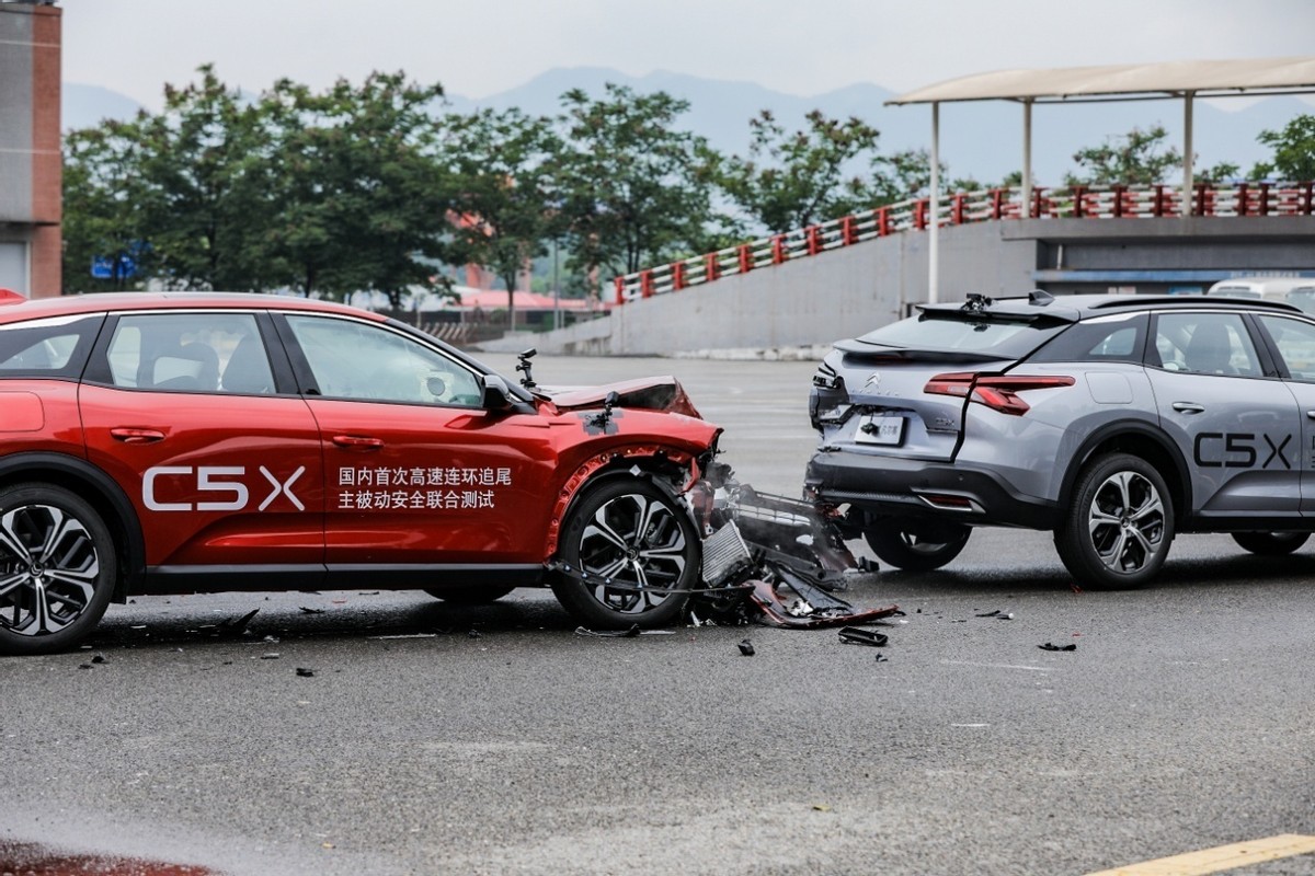 凡尔赛c5x低配和雅阁低配对比,低配雅阁和顶配思域