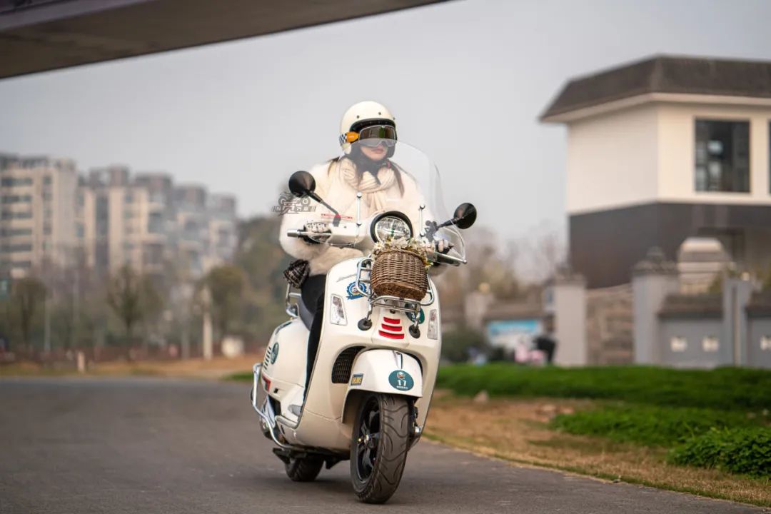 vespagts300supersport试驾,vespa300gts300老款和新款对比