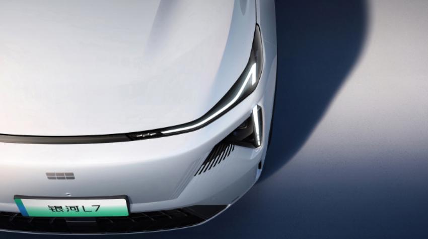 吉利银河l7紧凑型suv,吉利银河suvl7的颜色价格有区别吗