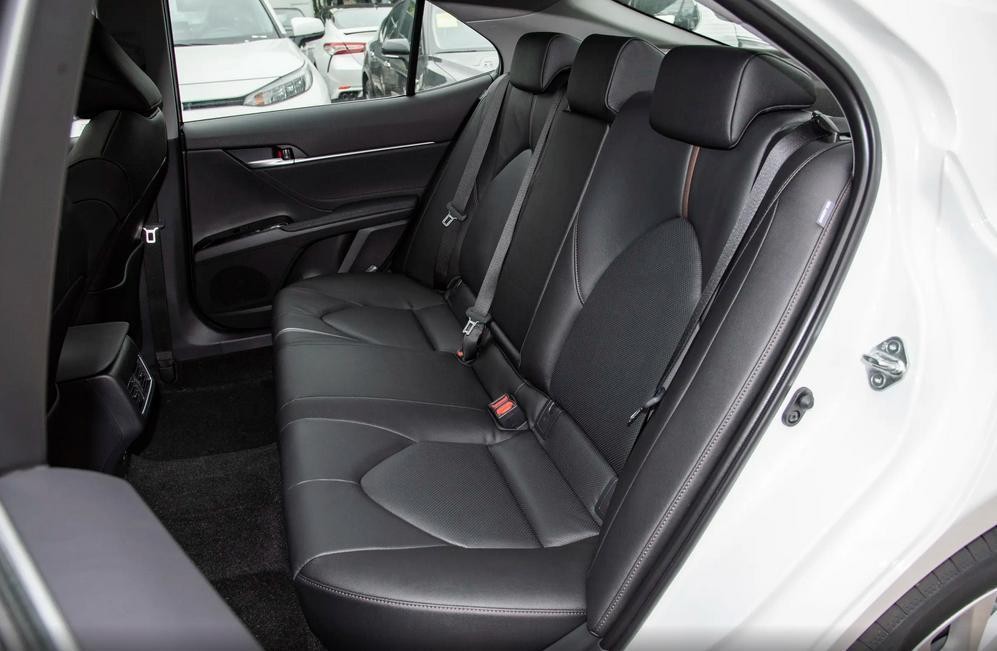 2.4雅阁和2.4凯美瑞驾驶感受,丰田凯美瑞2.5双擎旗舰版驾驶感受