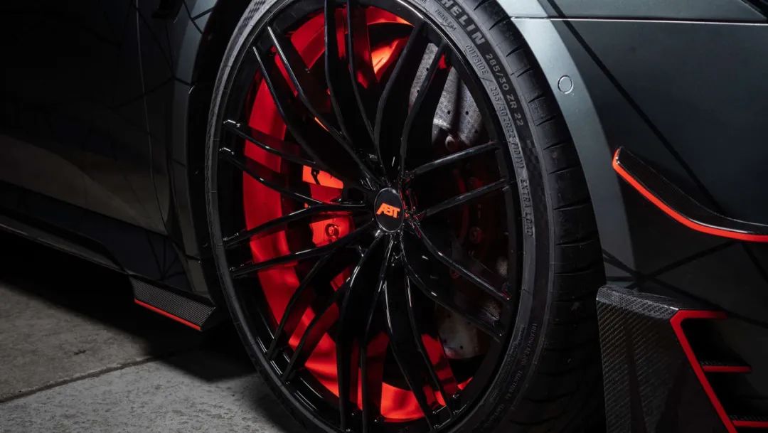 奥迪rs7-r黑武士全球限量版,奥迪rs7r拥有740匹马力的猛兽