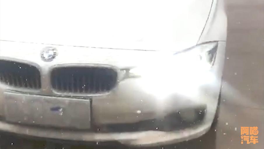 汽车前面车牌被雪挡住了会扣分么,车牌被雪挡住会怎么样