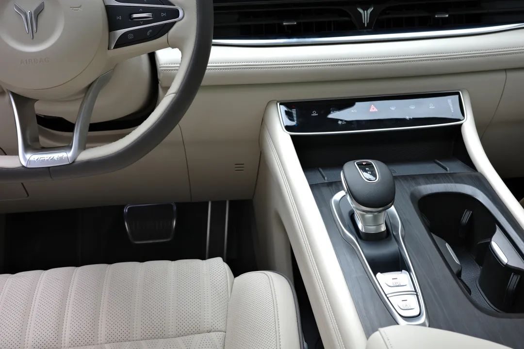 试驾东风岚图四驱电动版mpv,全新岚图梦想家mpv