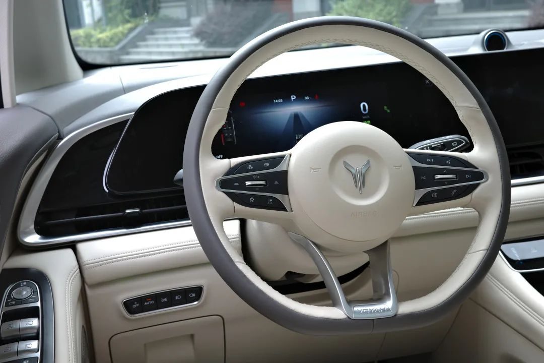 试驾东风岚图四驱电动版mpv,全新岚图梦想家mpv