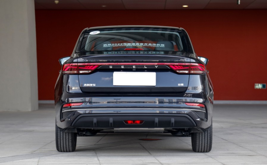 2016款吉利帝豪手动挡最高配,2018吉利帝豪高配自动挡实图