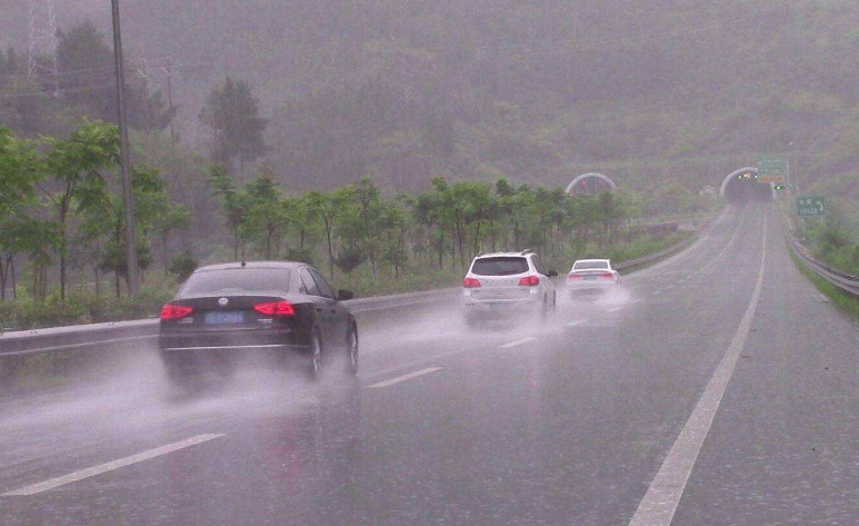 没有雪地胎开车应该注意什么,下雪天没换雪地胎路滑怎么开车