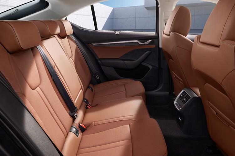 大众斯柯达明锐内饰爆改,16款斯柯达明锐1.6内饰图片