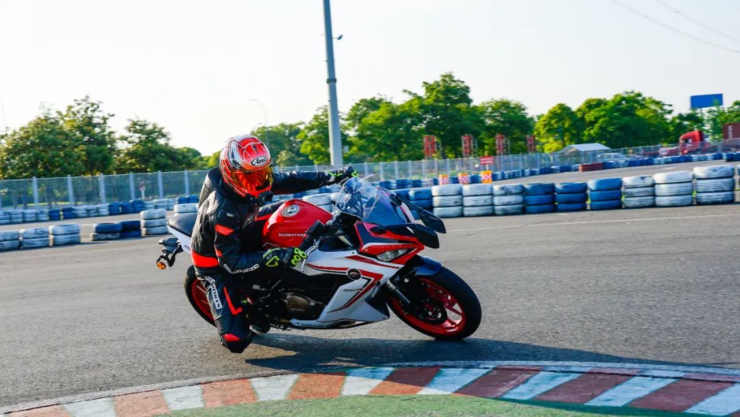 推荐中排仿赛,赛400值得入手吗骑行感受