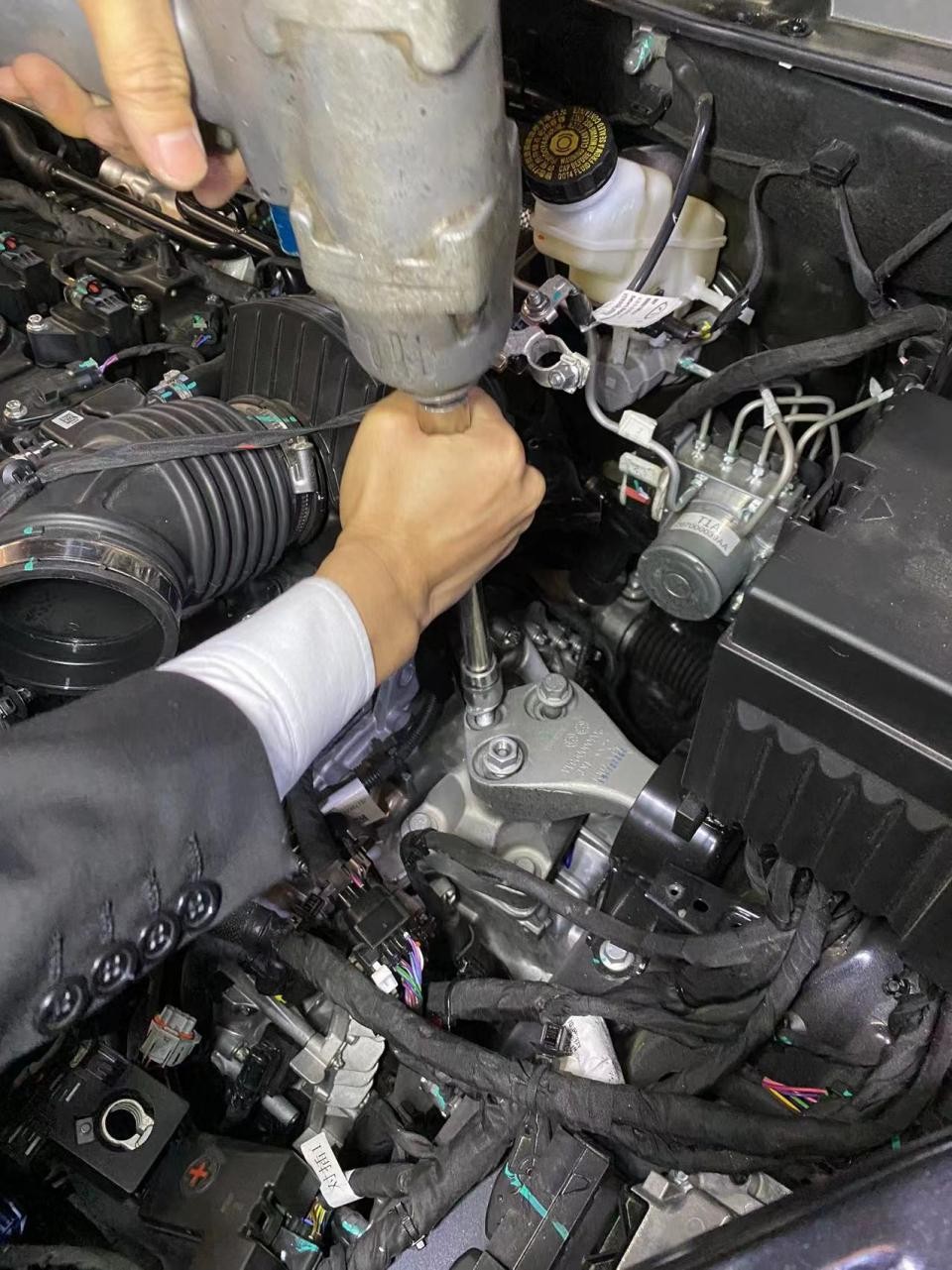 奇瑞瑞虎8震动,车行驶中感觉油门踏板震动