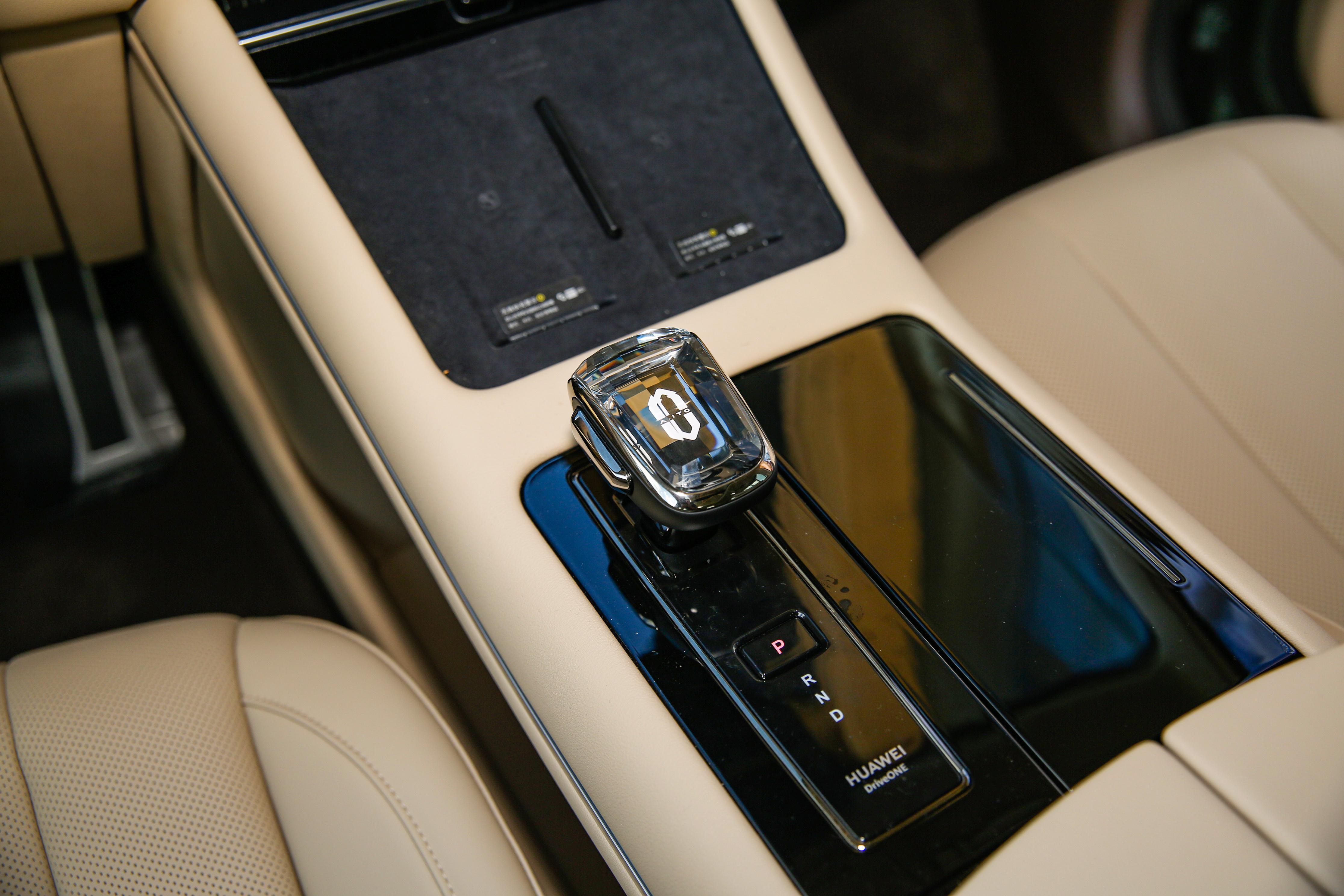 问界新款m7空间测评,问界m7顶配测评