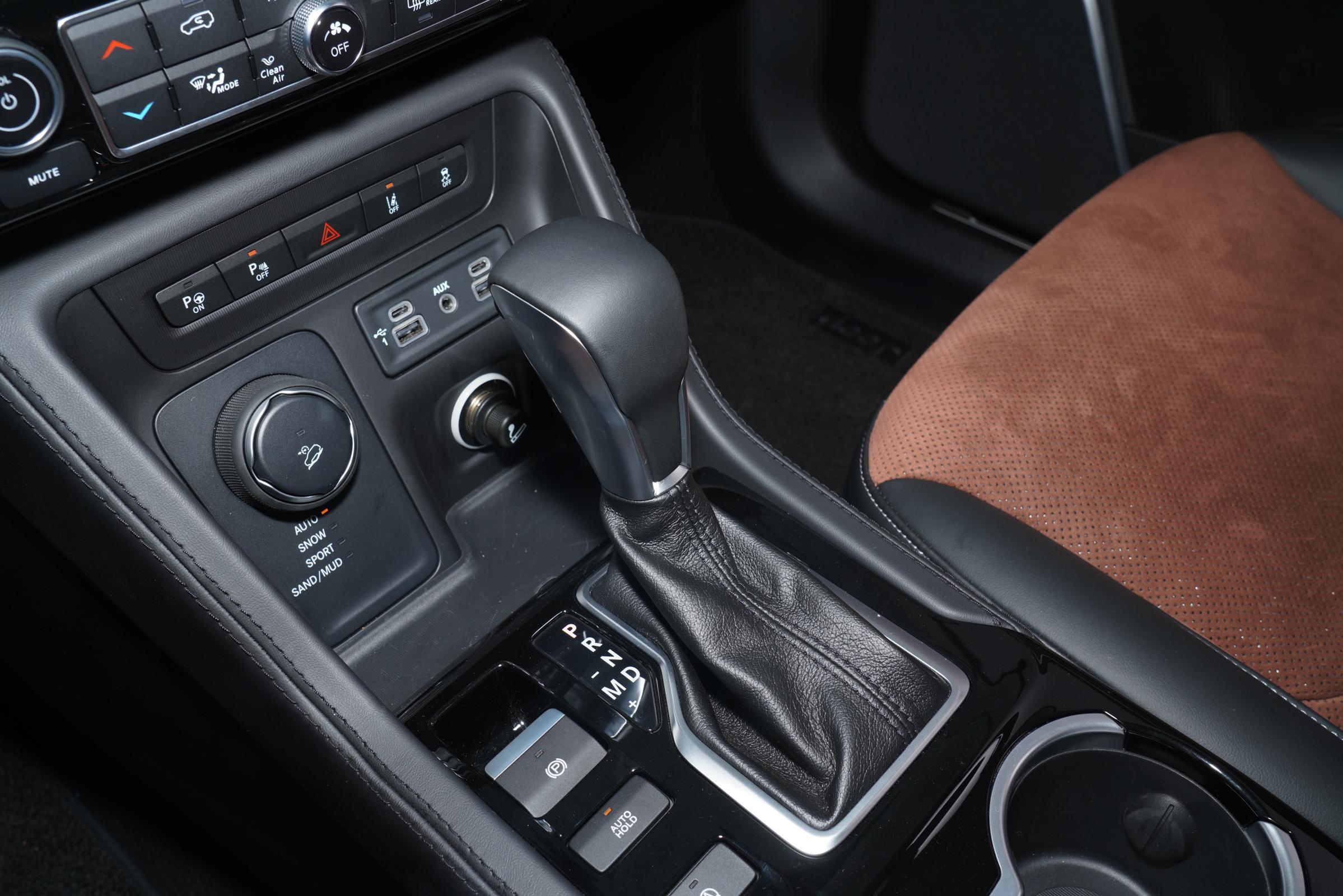 23.98万起售，车长4895mm，标配2.0T+9AT，带你看Jeep大指挥官