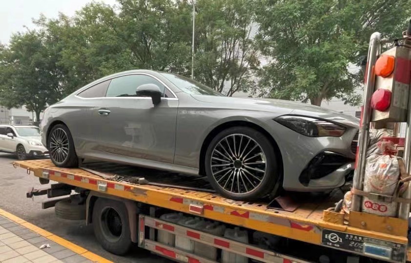 全新奔驰cle轿跑车红色,2024款奔驰gle轿跑落地价格