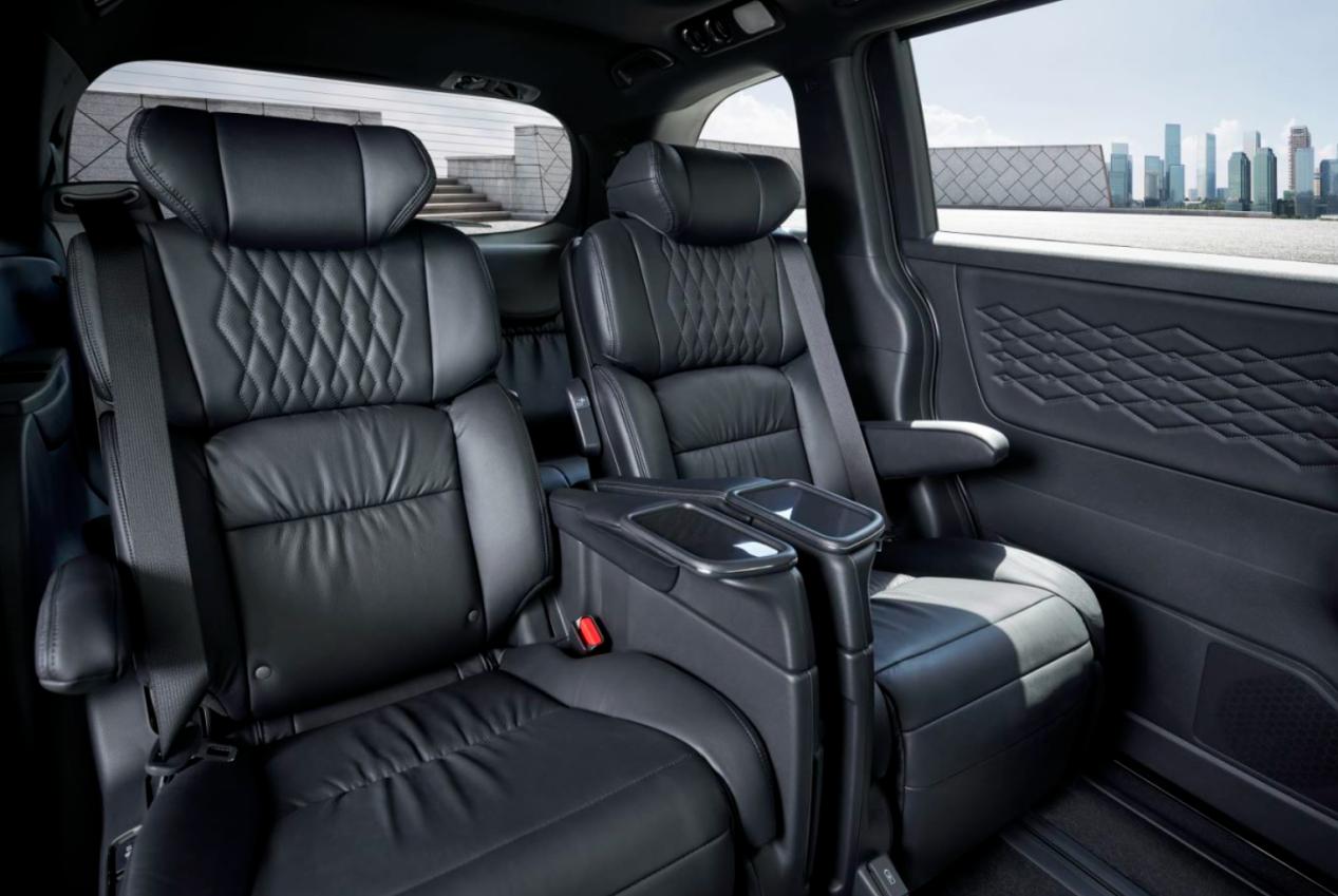 空间大油耗低60-80万轿车,空间大油耗低