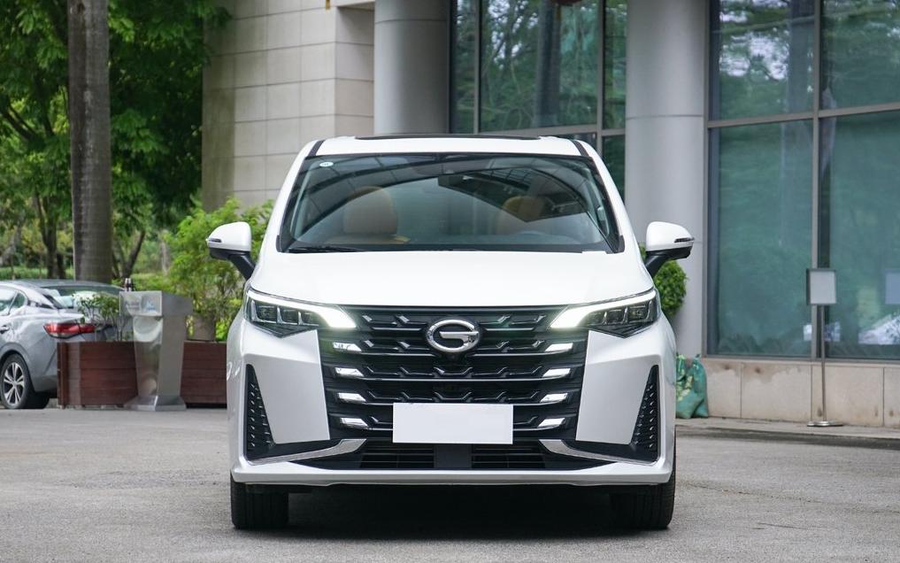 mpv艾力绅和gl8安全性哪个好,艾力绅别克gl8真实油耗