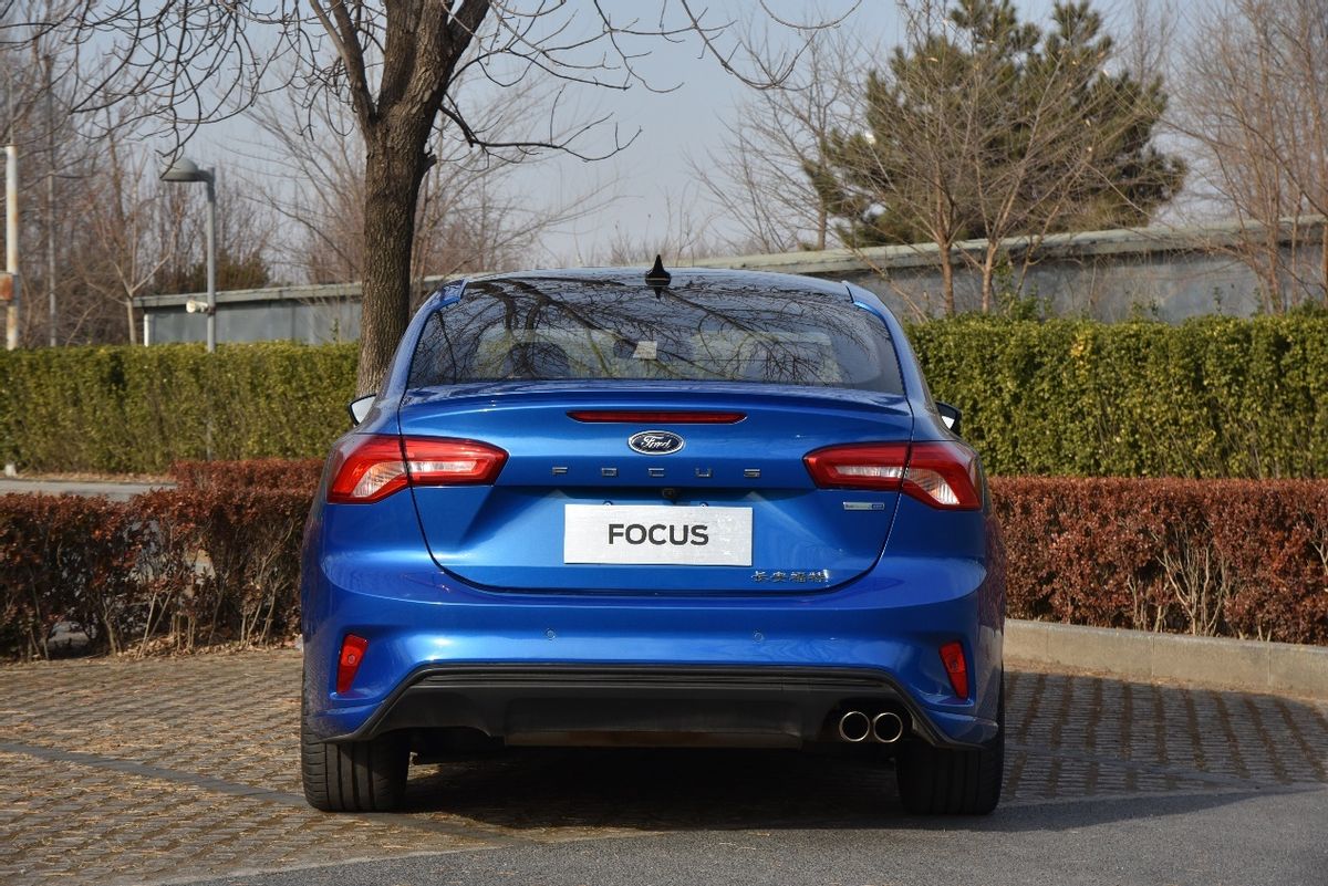 年轻人最合适的运动版车,福克斯两厢st-line8at0-100加速