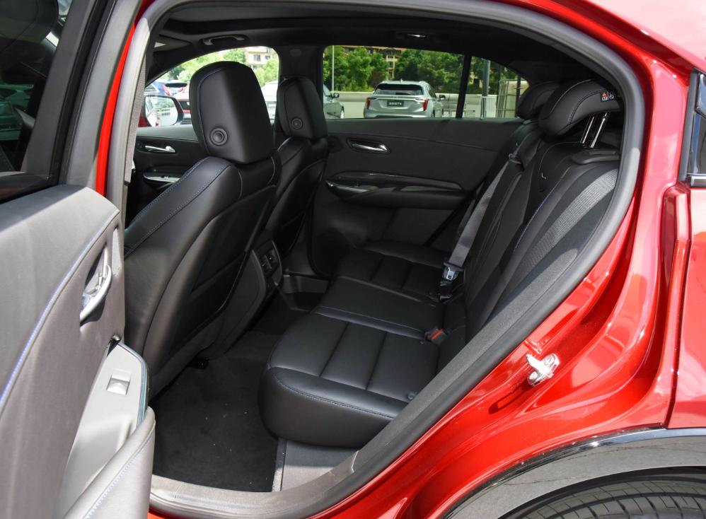 20万中型suv凯迪拉克xt4,紧凑级suv的新选择凯迪拉克xt4