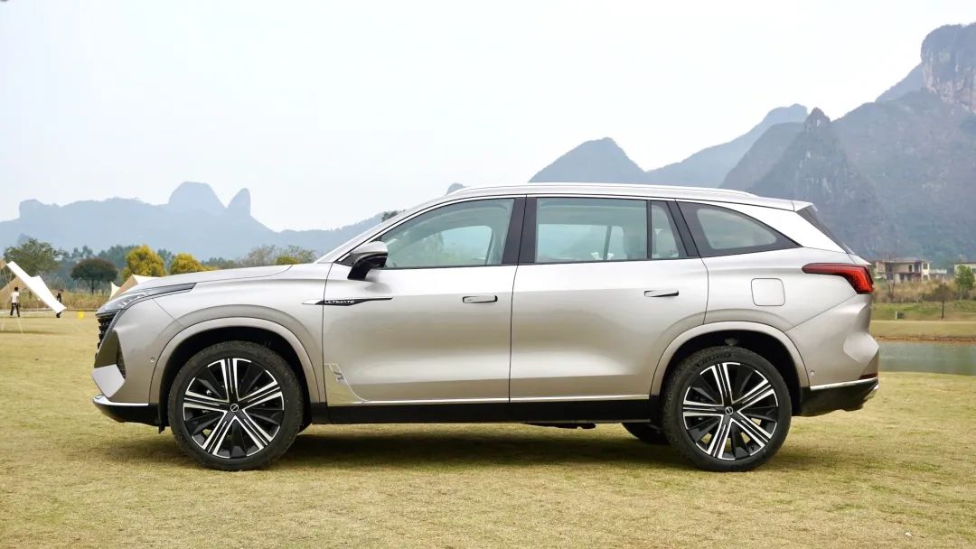 荣威rx9长途试驾视频,2022荣威rx9混动版