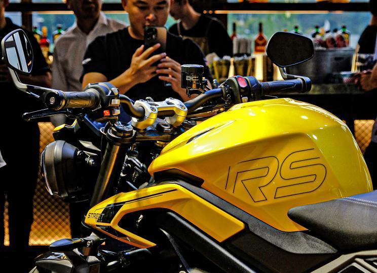 97895元起全新STREETTRIPLE765实拍