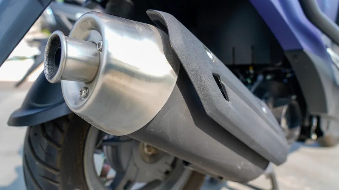 uy125和afr125哪个更省油耐造,UY125和AFR125行驶质感