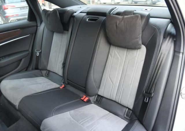 依旧搭3.0T发动机+双五连杆，连四驱都省油，2023款A6L表现如何？