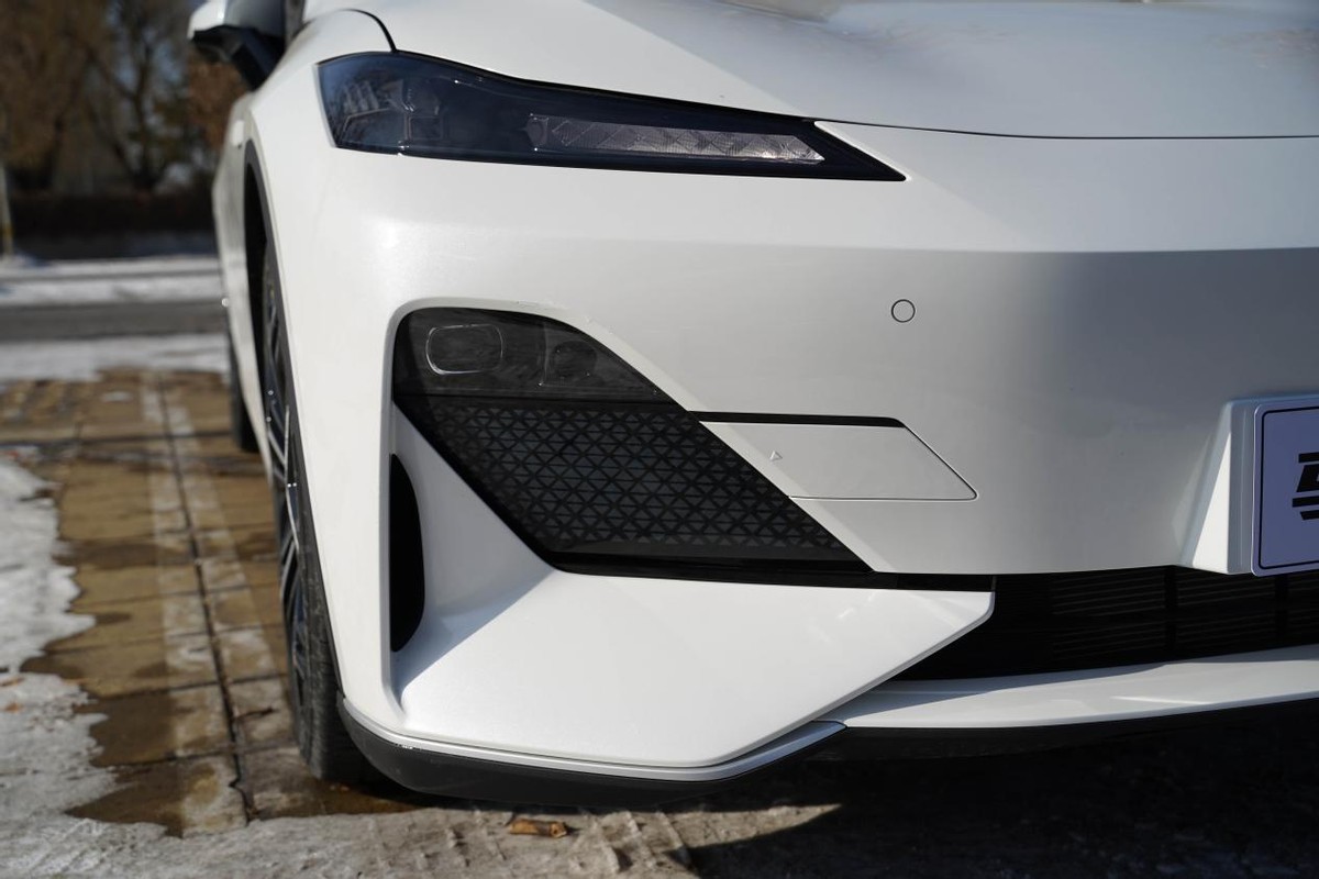 新款深蓝sl03纯电版驾驶体验,深蓝sl03属于什么档次的车