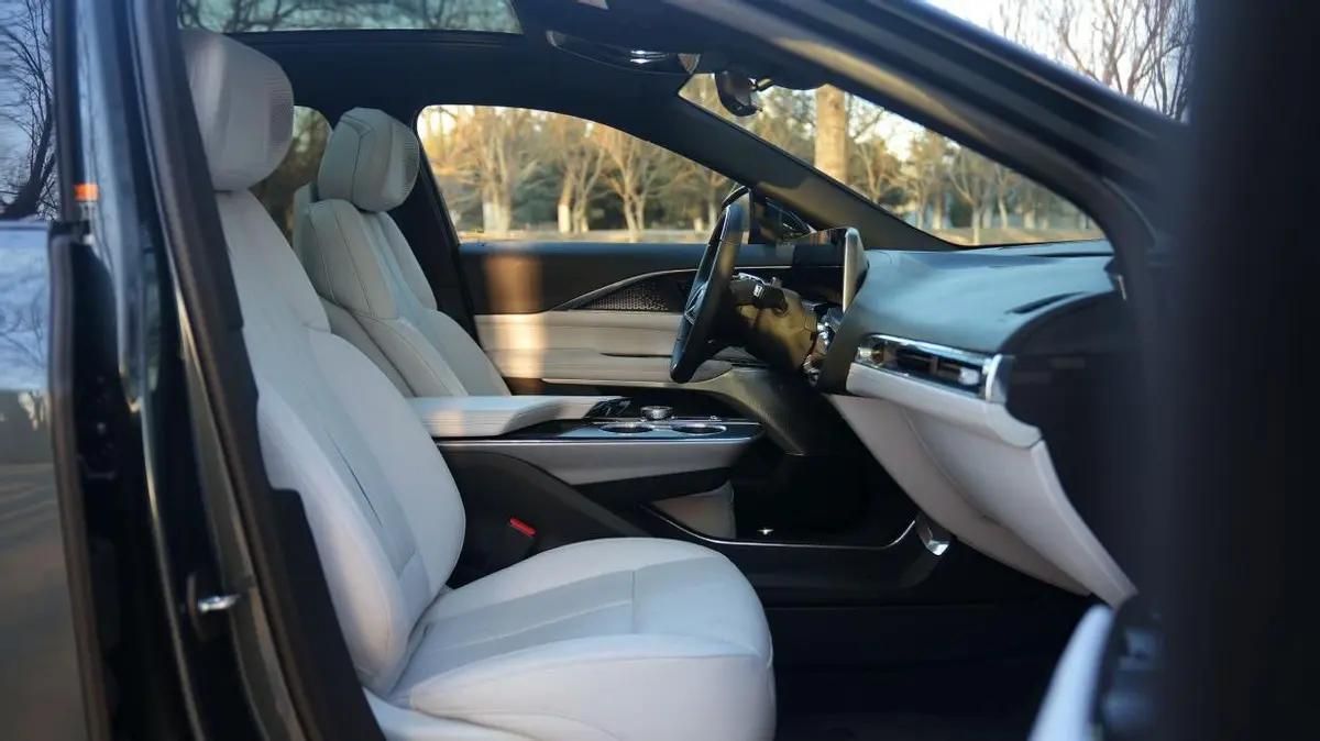 凯迪拉克锐歌轴距,凯迪拉克LYRIQ锐歌试驾