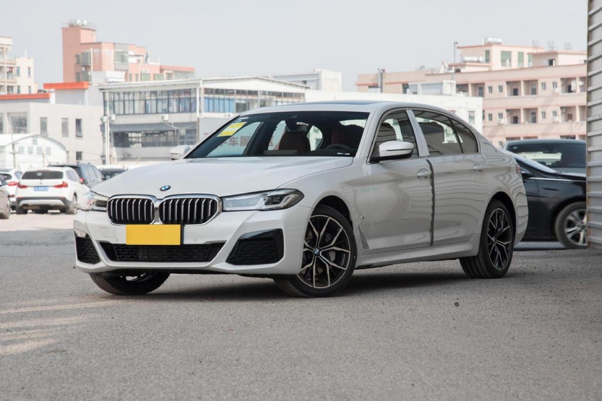 新款宝马5系实车精致硬朗,宝马5系全系2.0t