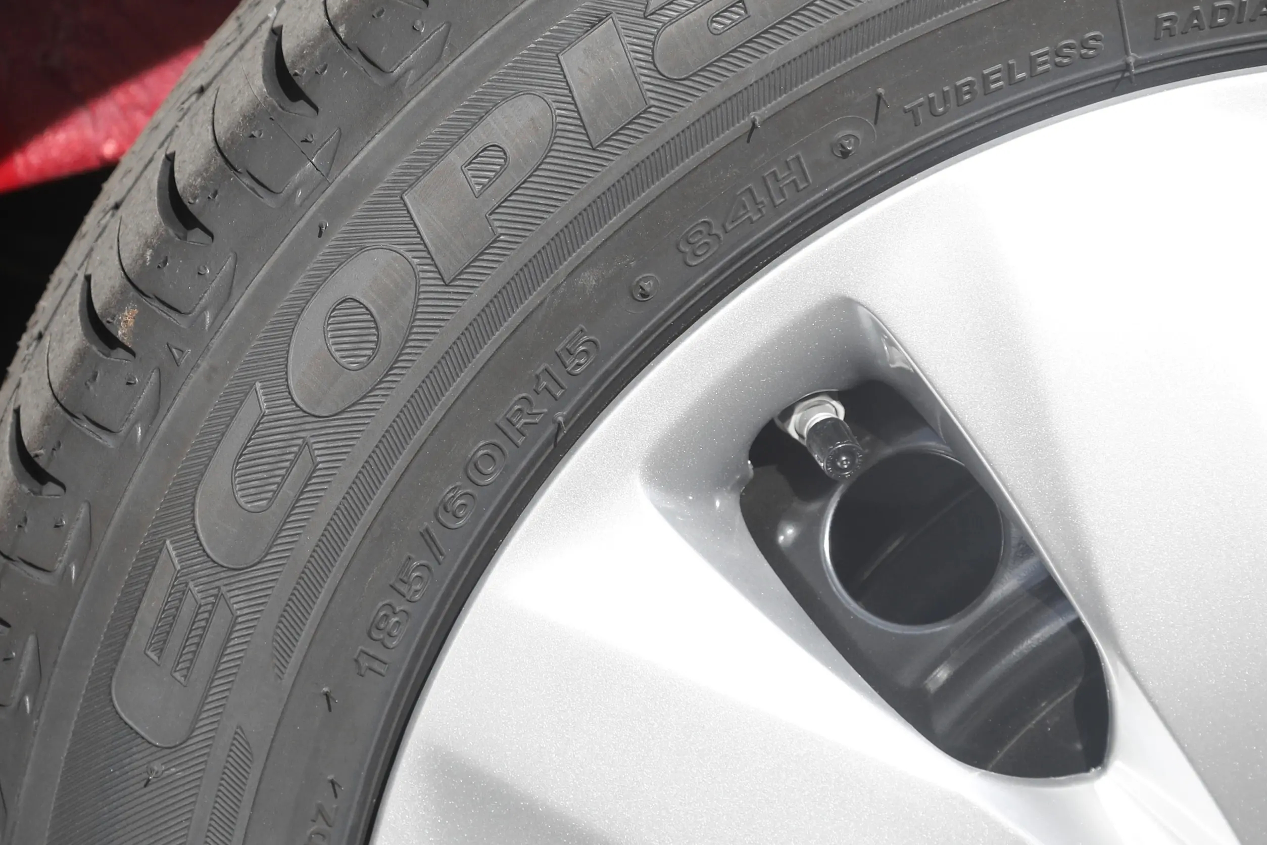 适合女生开的小车性价比高的车型,省油好开的家用性能轿车推荐