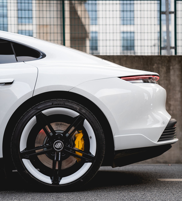 保时捷taycan绿色轮毂,保时捷taycan米色金属漆