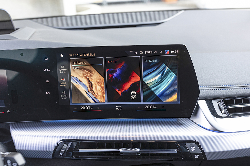 新bmw2系多功能旅行车白色,bmw2系多功能旅行版