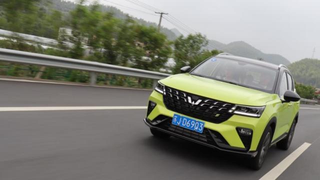 五菱星驰1.5自吸动力实测,五菱星驰是小型suv吗