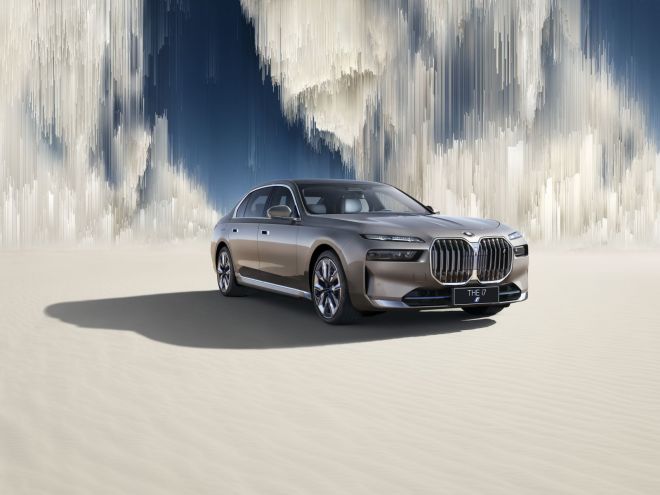 电动时代旗舰创新BMWi7满电上市三款车型售价百万起|汽势闪送