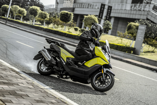 赛科龙rt2和125踏板有什么区别,赛科龙rt2属于大踏板还是中踏板