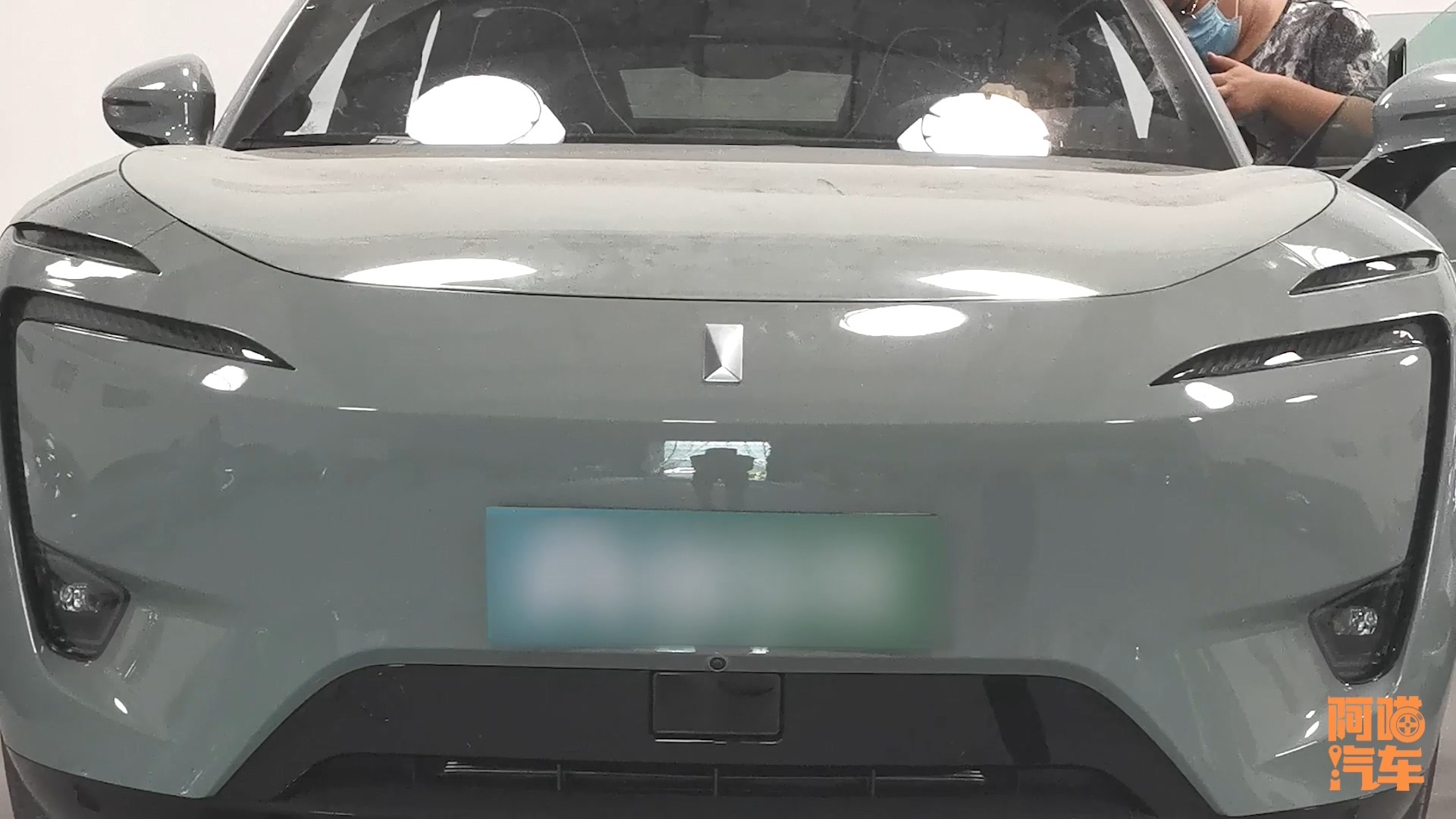 都是华为加持，赛力斯的问界月销过万，为什么北汽的极狐却扑街