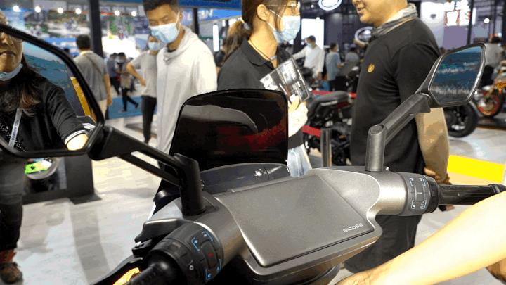 西安摩博会小姐姐,西安摩博会宝马小姐姐