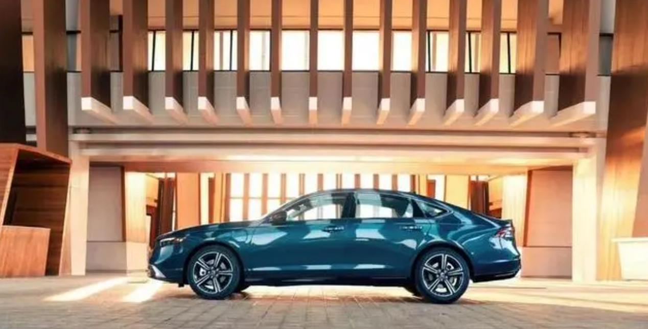 全新雅阁e测评,帕萨特phev对比雅阁混动油耗