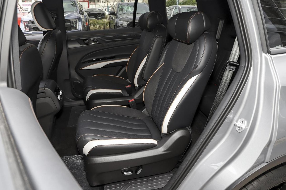 福特领裕七座尊领型外观讲解,20万以内的suv推荐江铃福特领睿