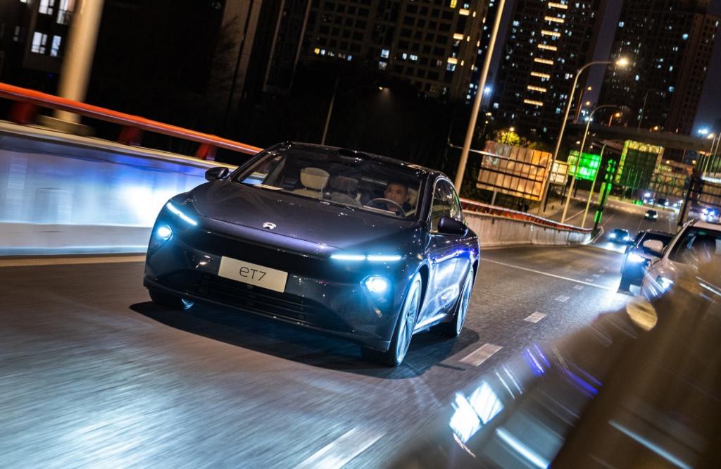 岚图追光与蔚来et7怎么选择,岚图追光vs蔚来et5旅行版