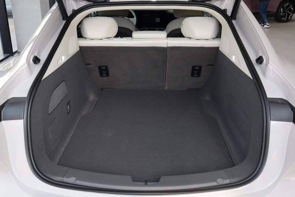 纯电车飞凡f7值不值得买,飞凡f7适合什么年龄段的车主